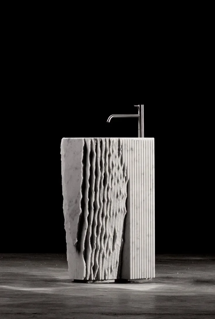 Scisso Pedestal — Makrana White, Split-face finish